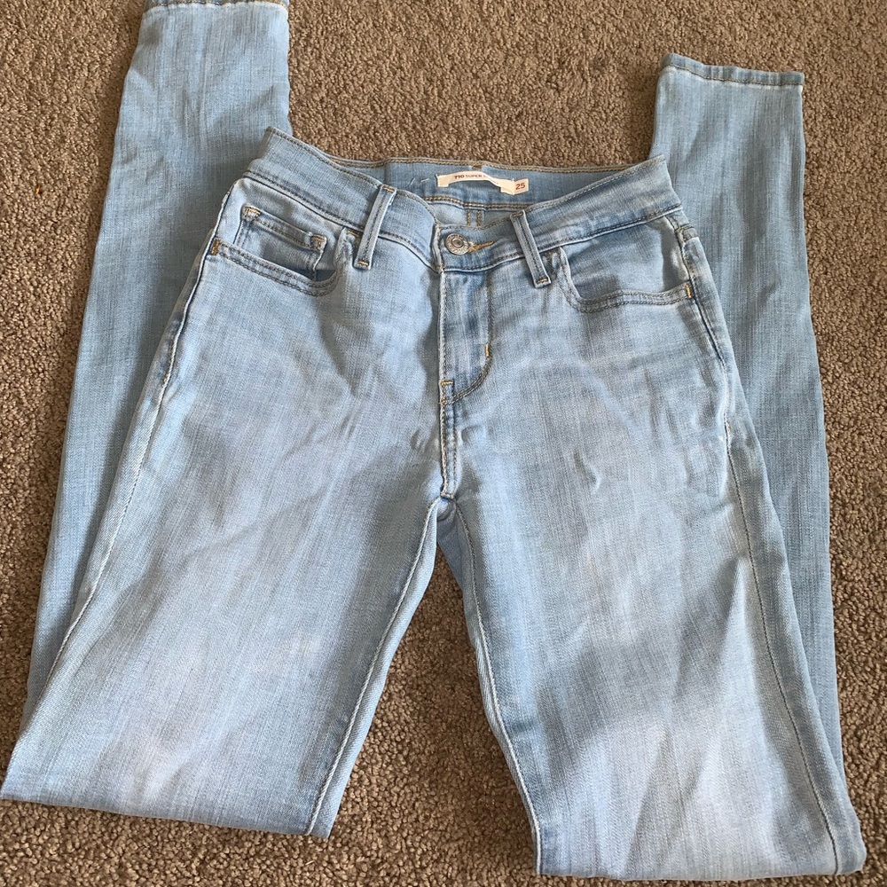 SOLD! Levi jeans